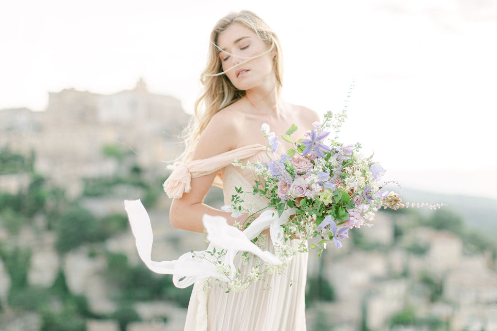 bridal-bouquet-bride-florist-airelles-gordes-wedding