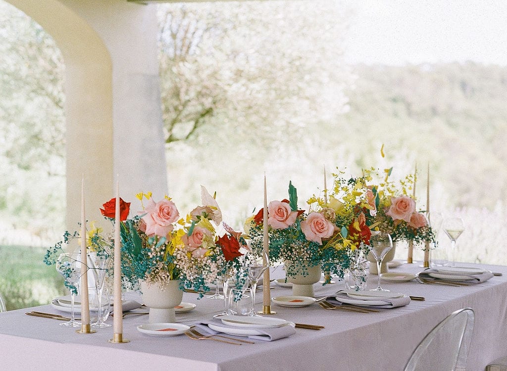 A colorful wedding at domaine de Bres in Provence - Capucine Atelier Floral - Floral designer