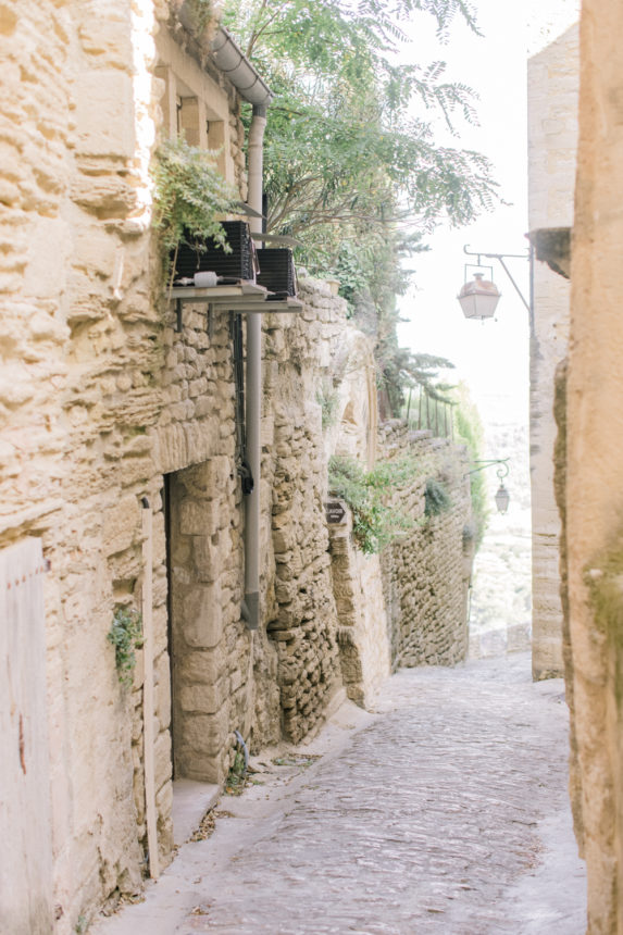 Un mariage romantique dans les champs de lavande en Provence - Capucine Atelier Floral - Fleuriste de pmariage fine art en Provence