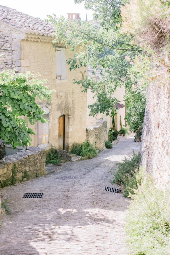 A romantic wedding in the lavender fields in Provence - Atelier Capucine - Floral designer Provence - Fine art wedding