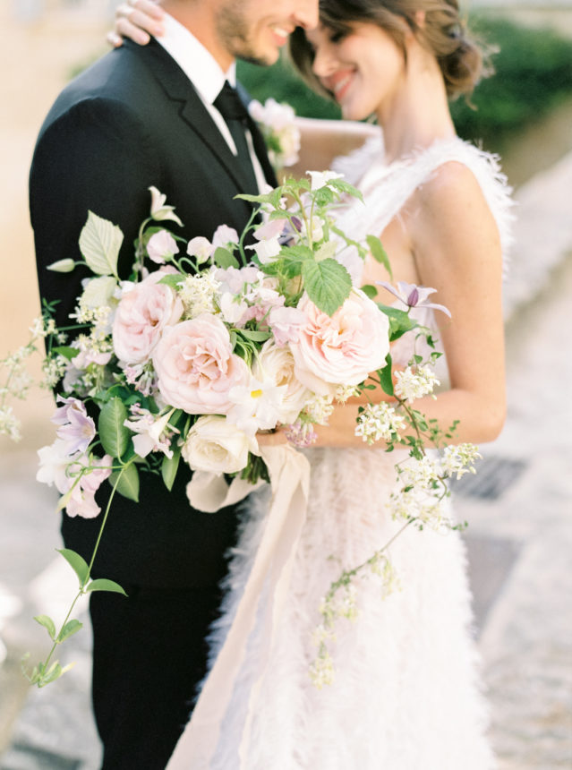 Un mariage romantique dans les champs de lavande en Provence - Capucine Atelier Floral - Fleuriste de pmariage fine art en Provence