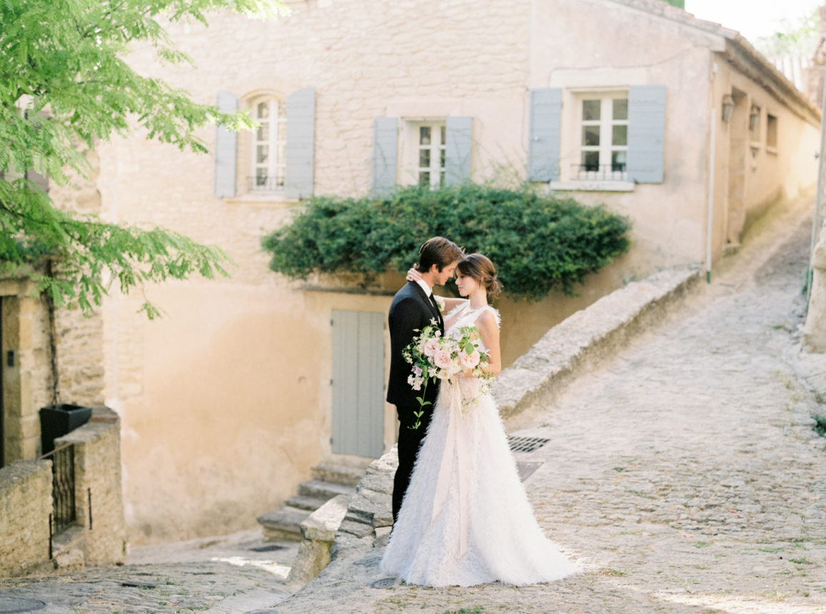 Un mariage romantique dans les champs de lavande en Provence - Capucine Atelier Floral - Fleuriste de pmariage fine art en Provence