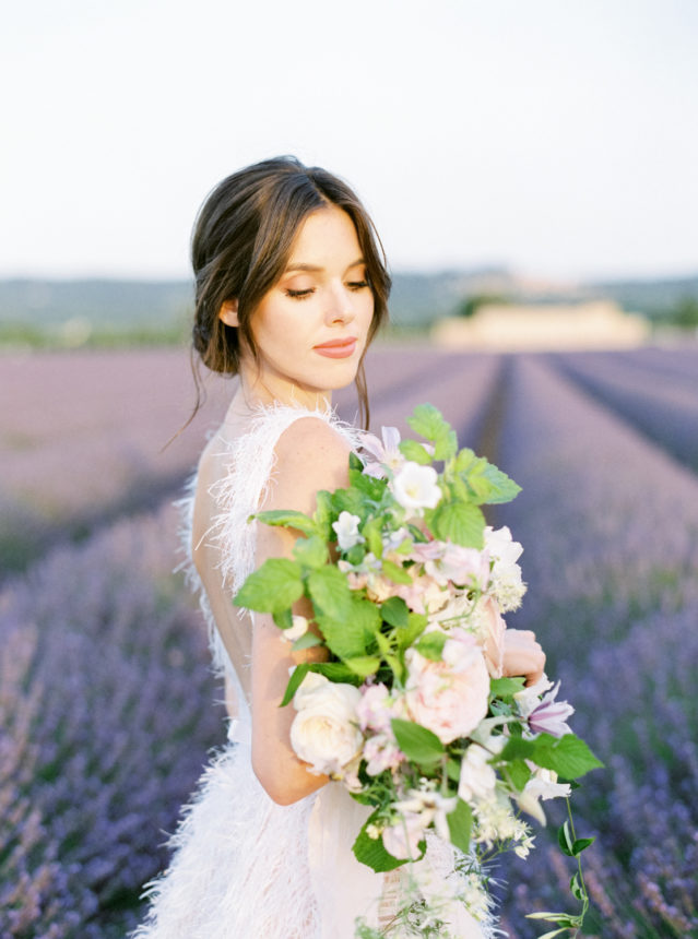 Un mariage romantique dans les champs de lavande en Provence - Capucine Atelier Floral - Fleuriste de pmariage fine art en Provence