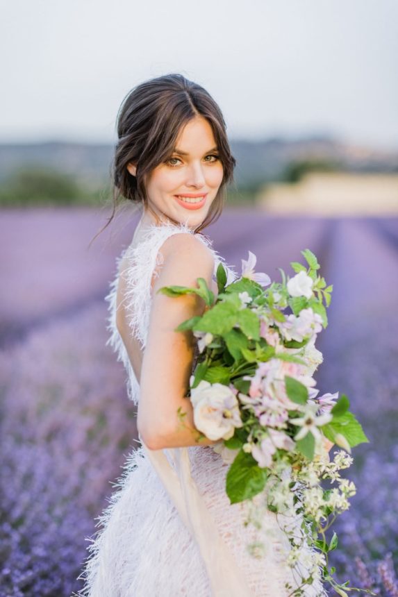 A romantic wedding in the lavender fields in Provence - Atelier Capucine - Floral designer Provence - Fine art wedding