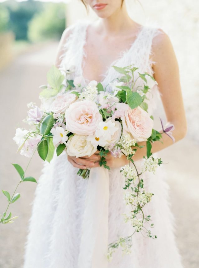A romantic wedding in the lavender fields in Provence - Atelier Capucine - Floral designer Provence - Fine art wedding