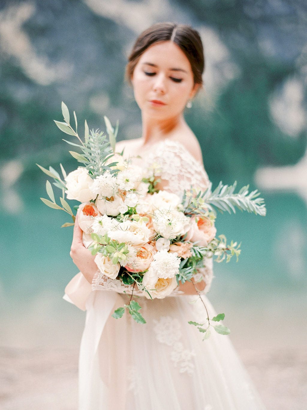 An elopement at Lago Braies in Italy - Capucine Atelier Floral - Floral Designer - Fine art wedding
