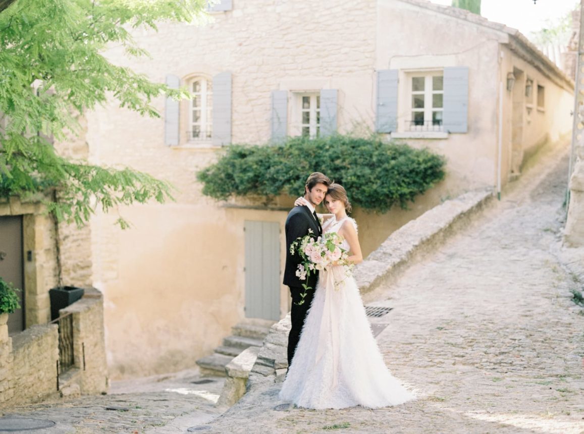 A romantic wedding in the lavender fields in Provence - Atelier Capucine - Floral designer Provence - Fine art wedding