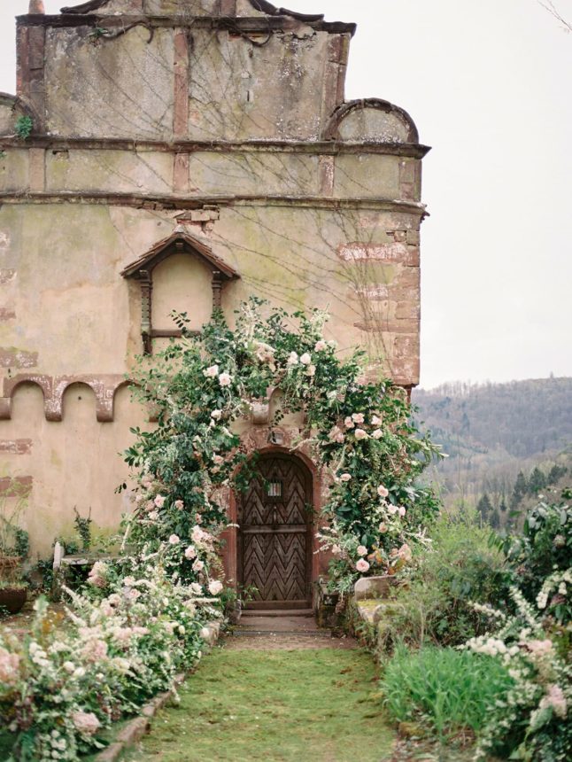 A romantic wedding in the spirit of a secret garden - Capucine Atelier Floral - floral designer - Provence Switzerland Luxembourg