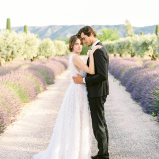 Un mariage romantique dans les champs de lavande en Provence - Capucine Atelier Floral - Fleuriste de pmariage fine art en Provence