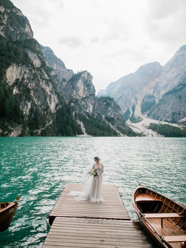 An elopement at Lago Braies in Italy - Capucine Atelier Floral - Floral Designer - Fine art wedding