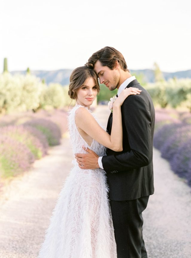 A romantic wedding in the lavender fields in Provence - Atelier Capucine - Floral designer Provence - Fine art wedding