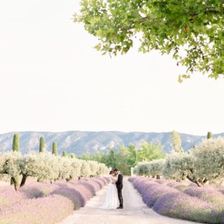 A romantic wedding in the lavender fields in Provence - Atelier Capucine - Floral designer Provence - Fine art wedding