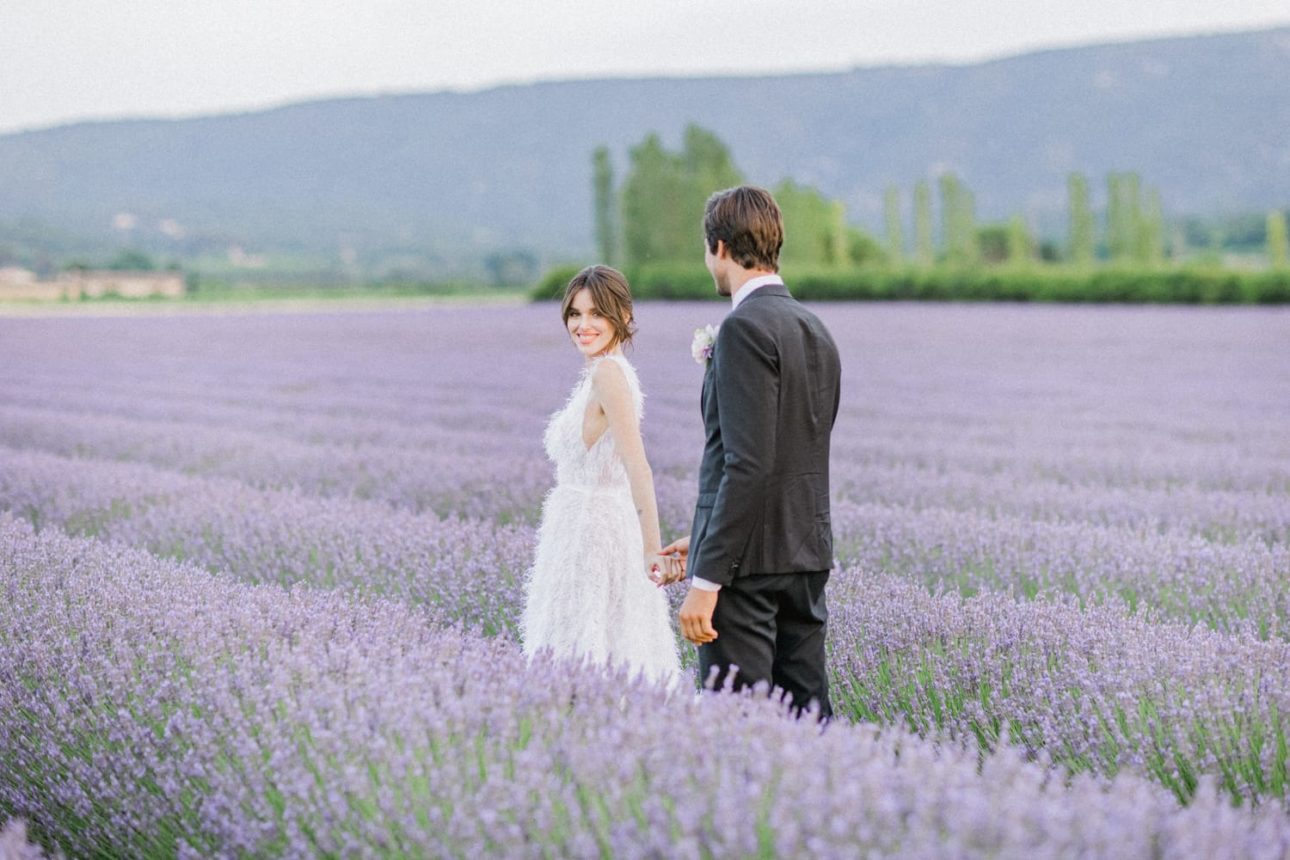 A romantic wedding in the lavender fields in Provence - Atelier Capucine - Floral designer Provence - Fine art wedding